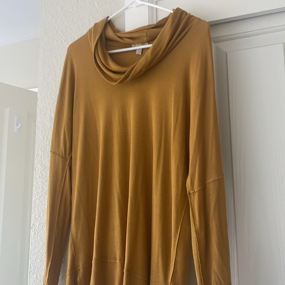 Never worn Anthropologie Sweater 💕 - Picture 2 of 3